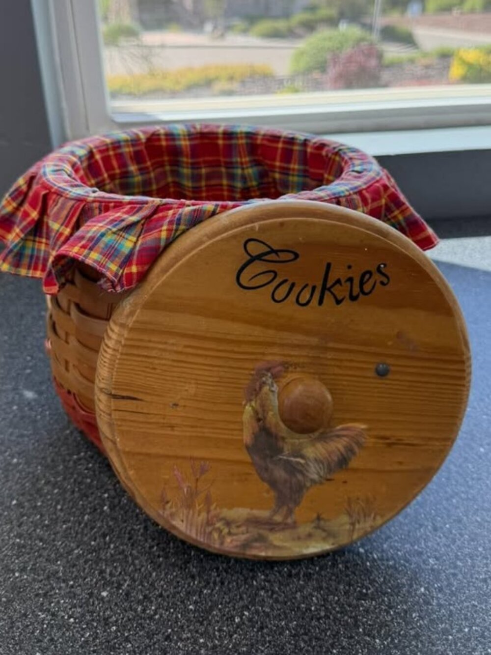 Country Wicker Cookie Basket with Wooden Rooster Lid – Farmhouse Kitchen Decor